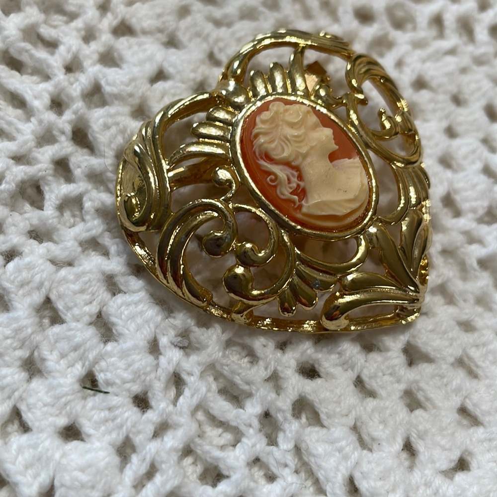 Cameo Brooch - Picture 3 of 9